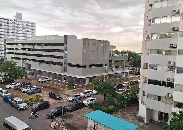 Popular Muang Thong Condo,building 5